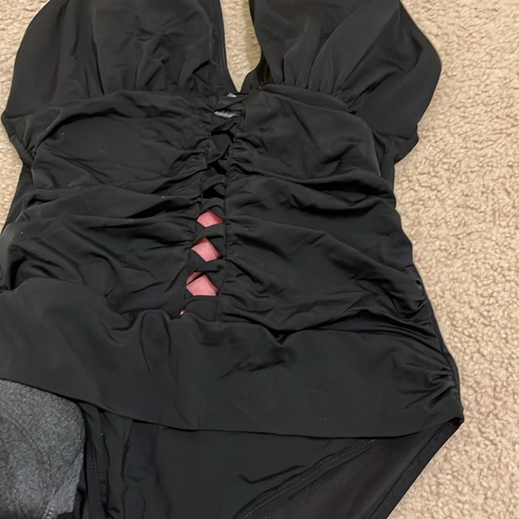 Bathing suit - Picture 2 of 7